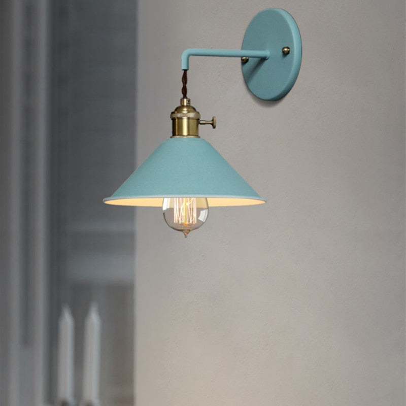 Compact American Wall Lamp