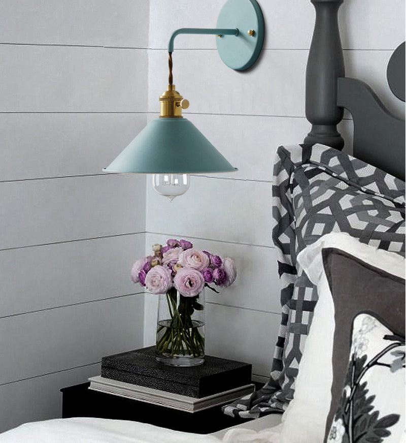 Compact American Wall Lamp