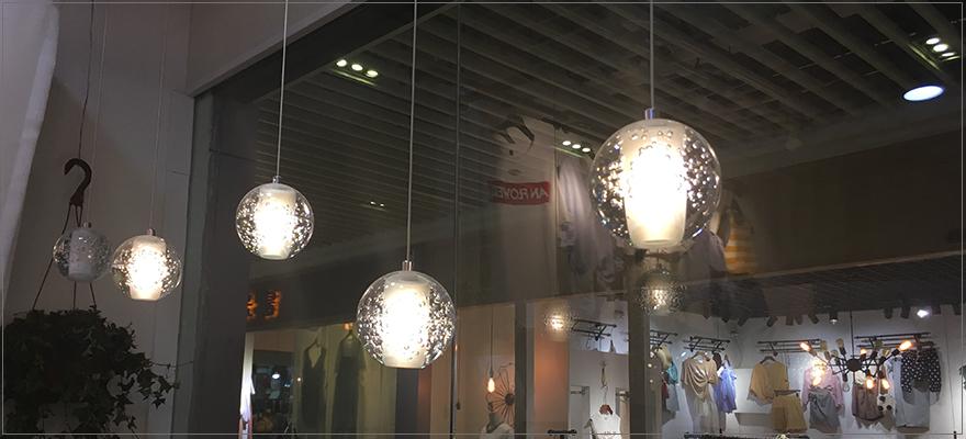 Glass sphere pendant light